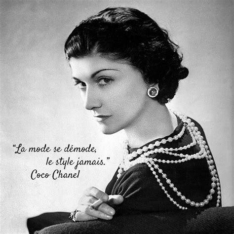 mode se demode le style jamais coco chanel|Coco Chanel vanity.